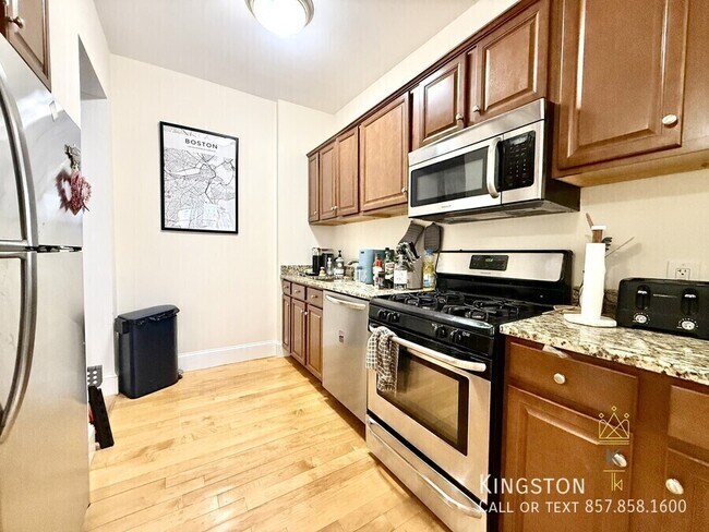 Building Photo - 676 Washington St