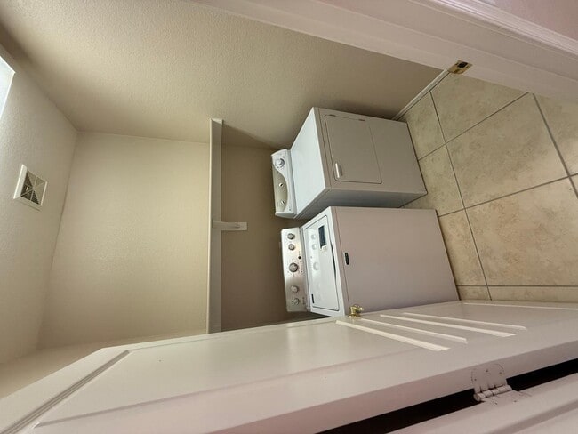 Building Photo - 336 N 77th Pl