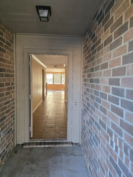 Building Photo - 224 Bluefinch Dr