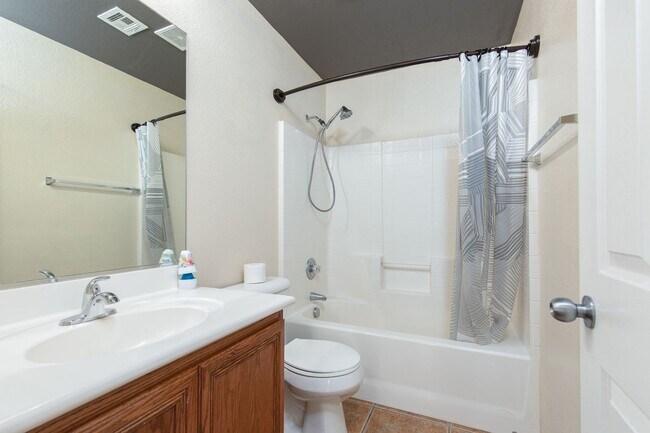 Building Photo - Very clean SW home near Sunset/215 for only $1875
