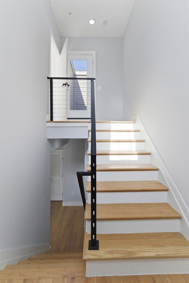 Building Photo - 443 Bergen Ave