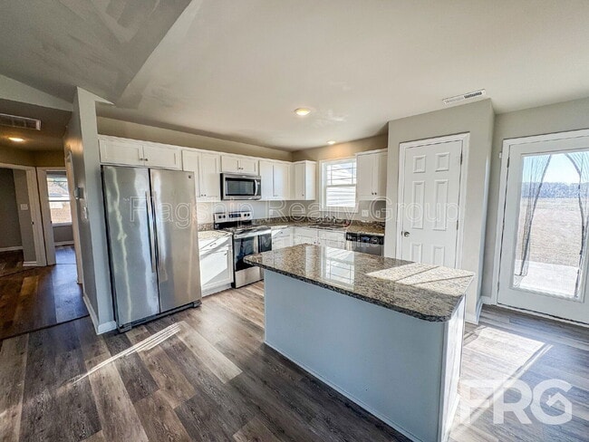 Building Photo - 102 Michael Thomas Pl