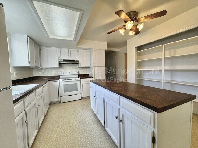 Building Photo - 5728 S Kenton St