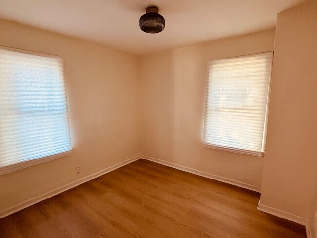 Building Photo - Section 8 welcomed at this Parc home