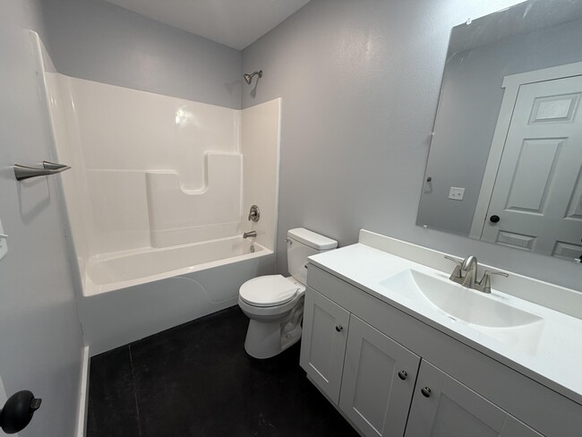 Building Photo - 301 W Sunrise St