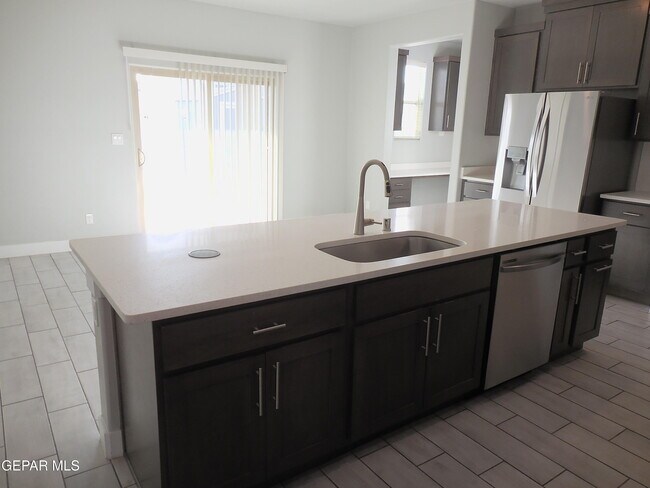Building Photo - 2245 Rocky Ter Pl