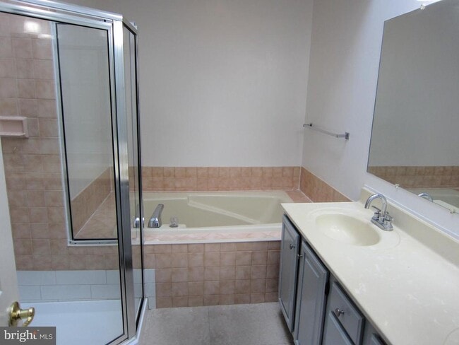 Building Photo - 1023 Lindsay Ln