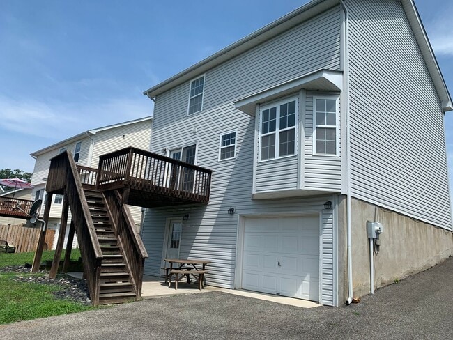 Building Photo - 1111 New Village Dr NW