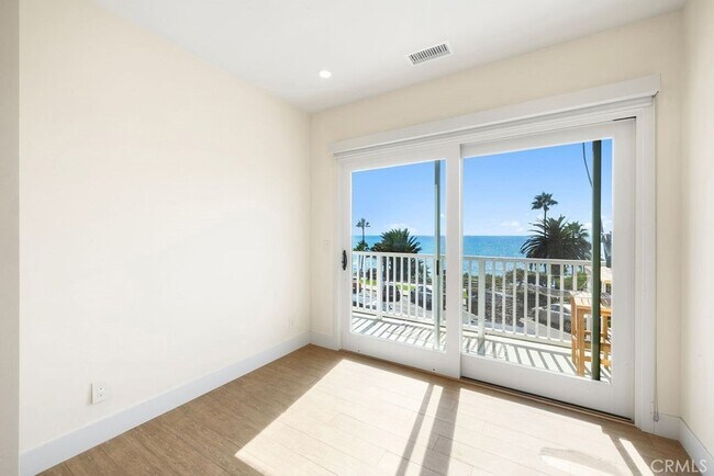 Building Photo - 376 Cliff Dr