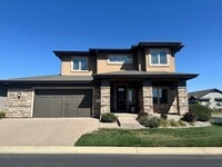 Building Photo - Stunning 3BD 3.5Bath Patio Home in WildWing