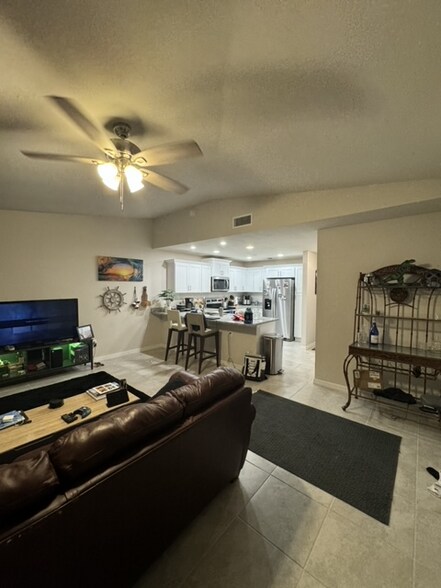 Building Photo - 17327 Birchwood Ln