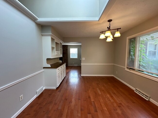 Building Photo - Single Family Home in Alto!