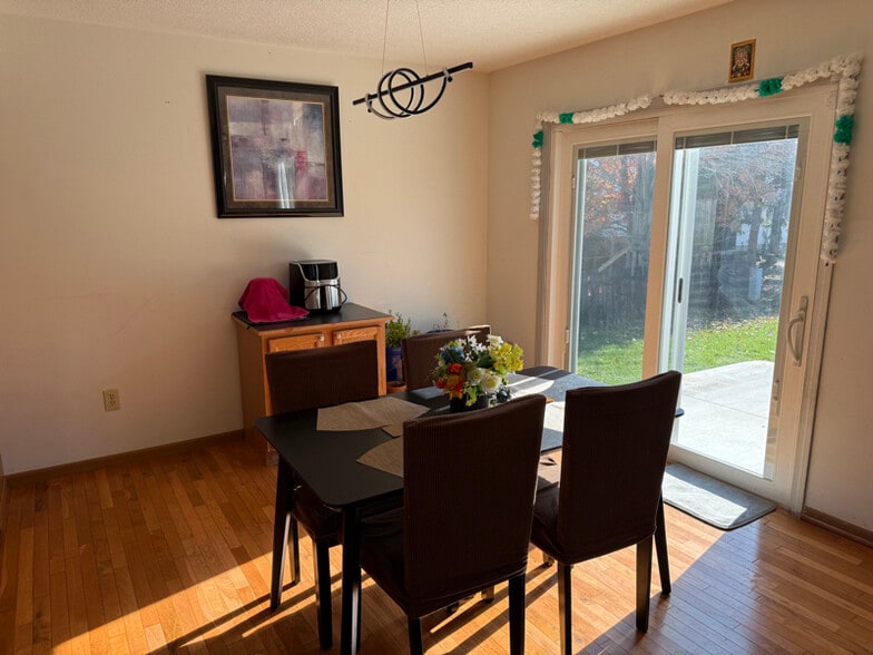 Building Photo - 2298 Maxwell Ave