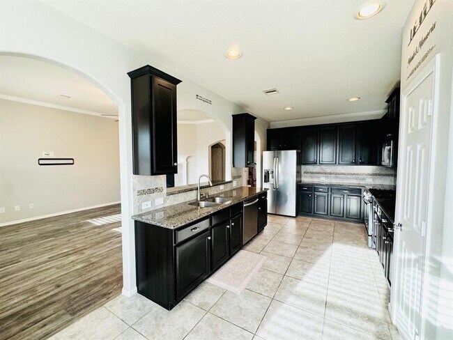 Building Photo - 5531 Drumlin Field Way