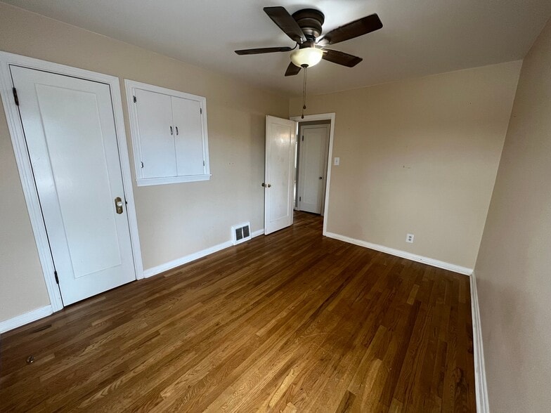 Building Photo - 1512 E Kiowa St