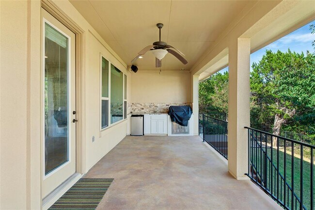 Building Photo - 404 Highland Village Dr