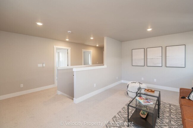 Building Photo - Brand New SE Bend Home!