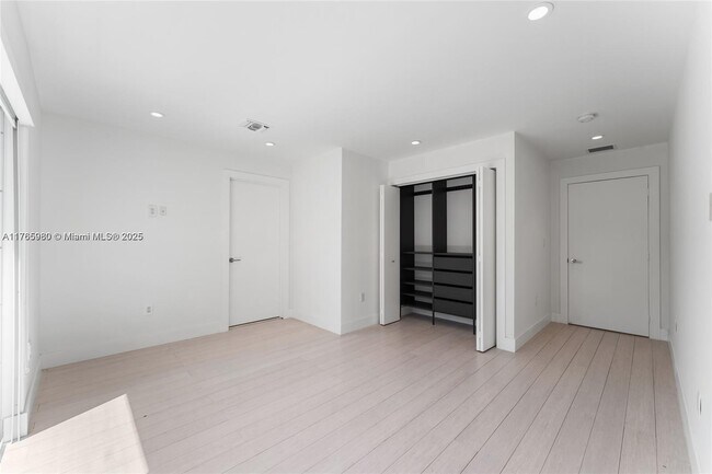 Building Photo - 1352 SW 22nd St
