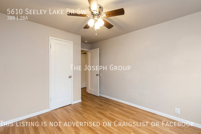 Building Photo - Beautifully updated 3 bed/2 bath in Lakewood!
