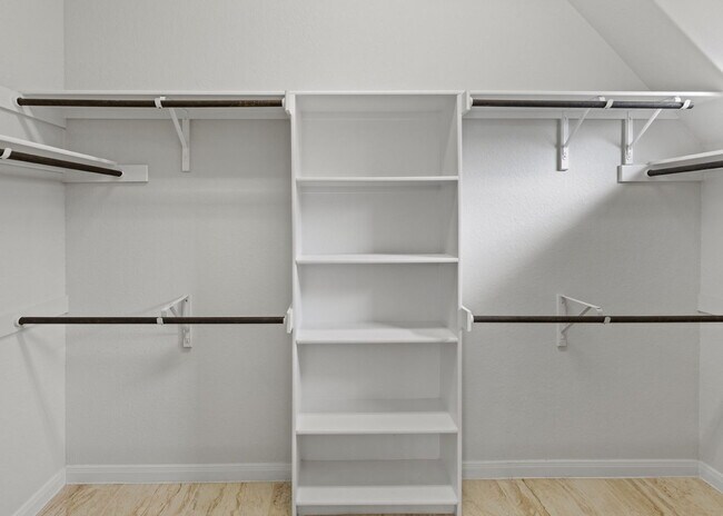 Building Photo - Modern updates and amenities but feels lik...