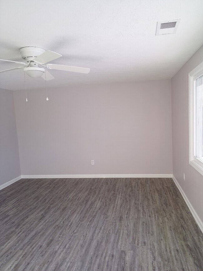 Building Photo - 15 Indianwood Blvd