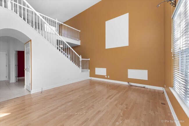 Building Photo - 827 Riding Ln