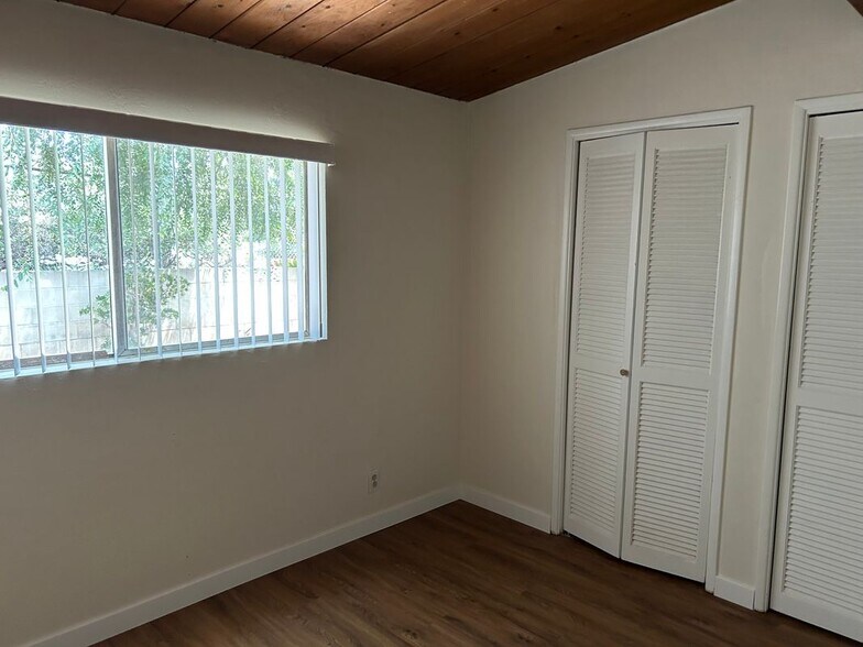 Building Photo - 8621 Willow Terrace