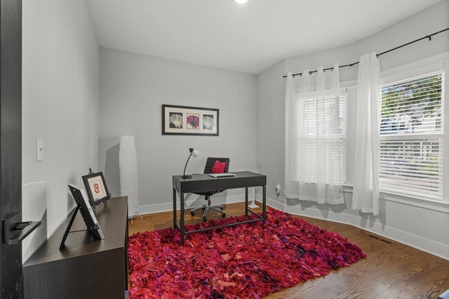 Building Photo - 718 N Alexander Ave