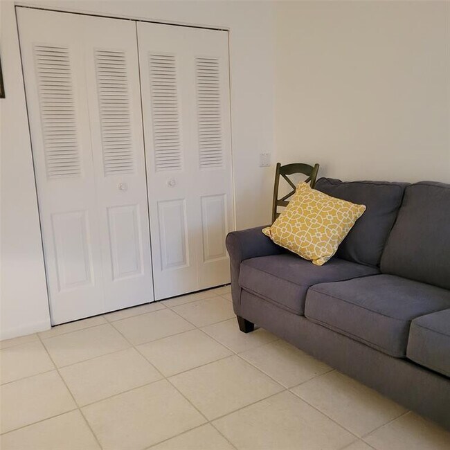 Building Photo - 351 Markham P