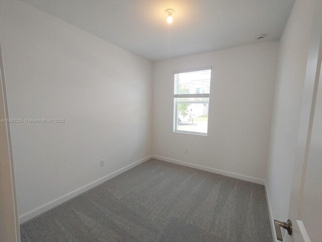 Building Photo - 519 Rivergrass St