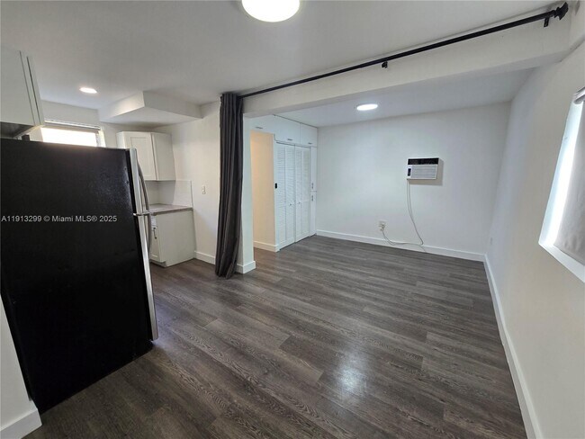 Building Photo - 1629 SW 6th St