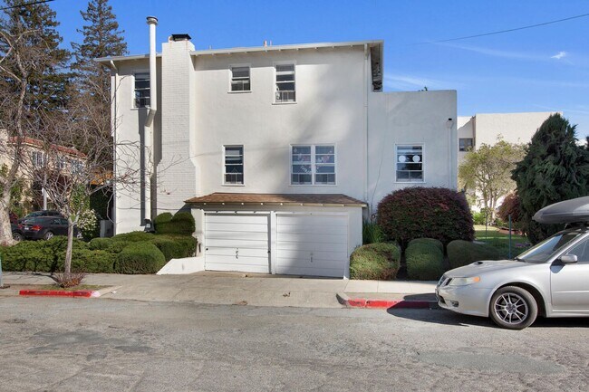 Building Photo - 2400-2402 Virginia St.