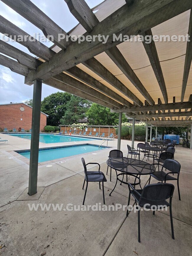 Building Photo - Available now! Hopkins condo with in-unit ...