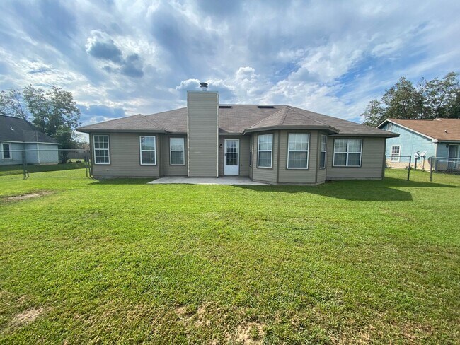 Building Photo - 3928 Laurelbrook Dr