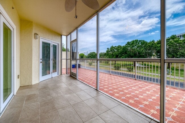 Building Photo - Updated 3 bedroom unit overlooking the Eas...