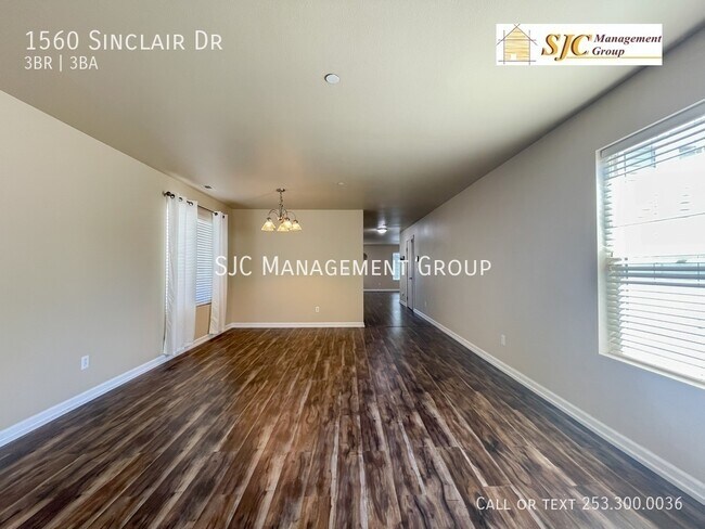 Building Photo - 1560 Sinclair Dr