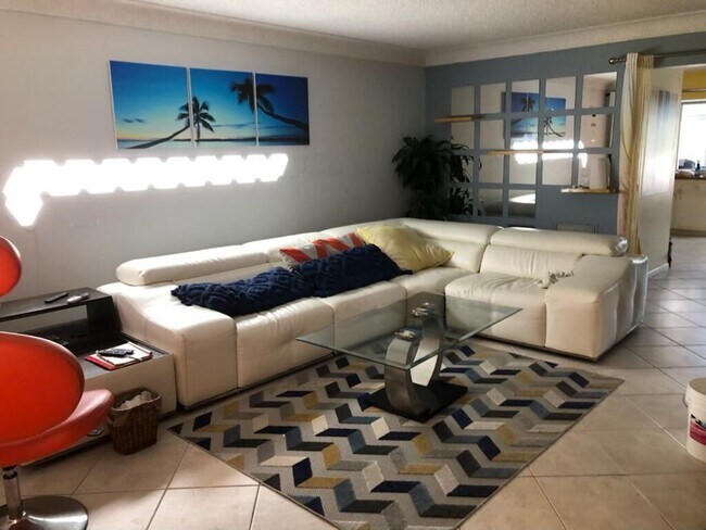 Building Photo - 2161 NE 51st Ct