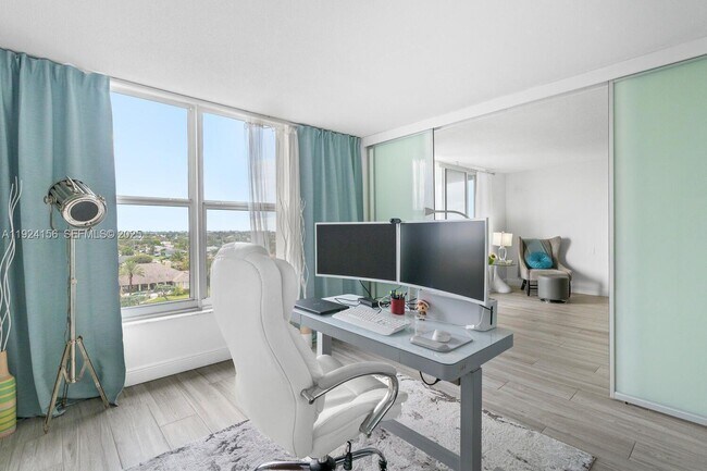 Building Photo - 1050 Hillsboro Mile