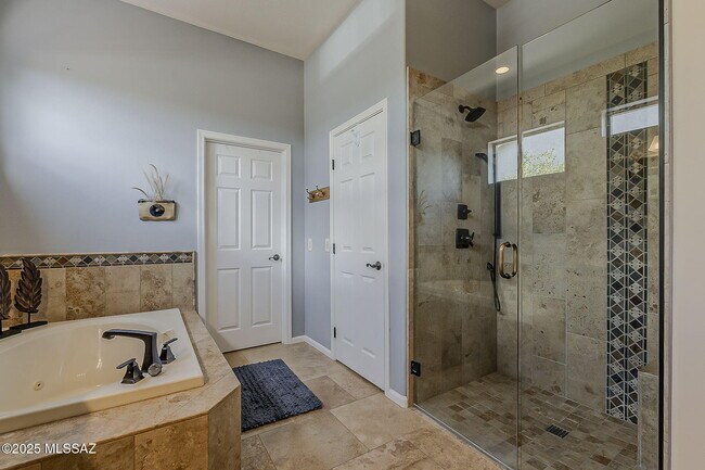 Building Photo - 65473 E Rose Ridge Dr