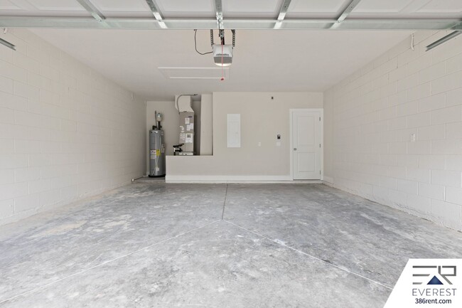 Building Photo - FULLY FENCED, LIKE NEW 3/2/2 IN PINE LAKES