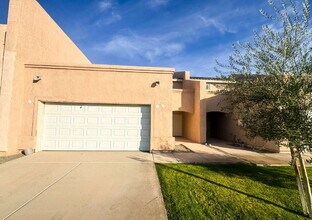 Building Photo - "Spacious 4-Bed, 3-Bath Condo in Desert Sky!"