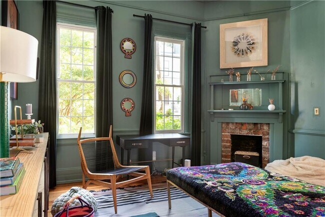 Building Photo - 383 Park Ave SE