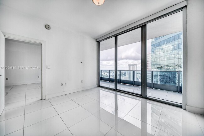 Building Photo - 200 Biscayne Blvd Way