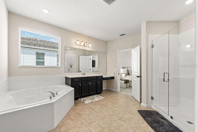 Building Photo - 9586 Meadow Hunt Way