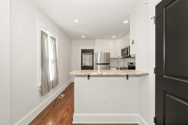 Building Photo - 617 N Maxwell Ave