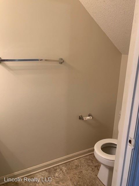 Building Photo - 2105 Baytree Rd