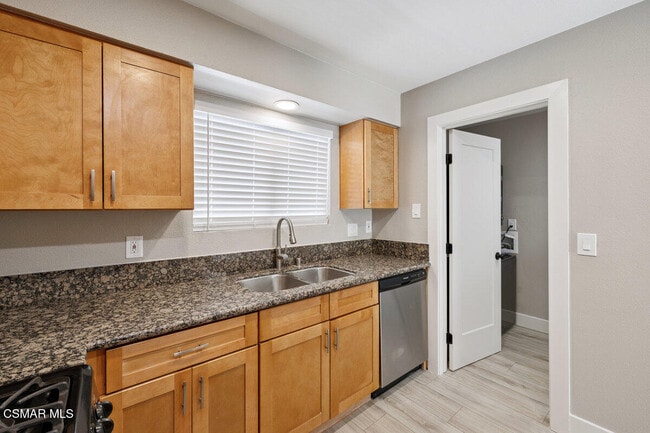 Building Photo - 16 Alamar St