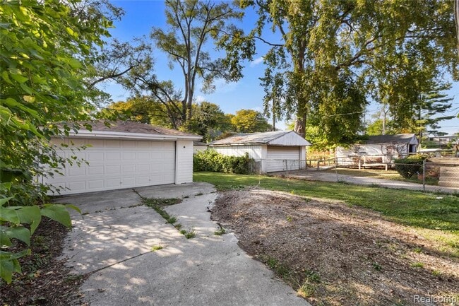 Building Photo - 13575 Rutherford St