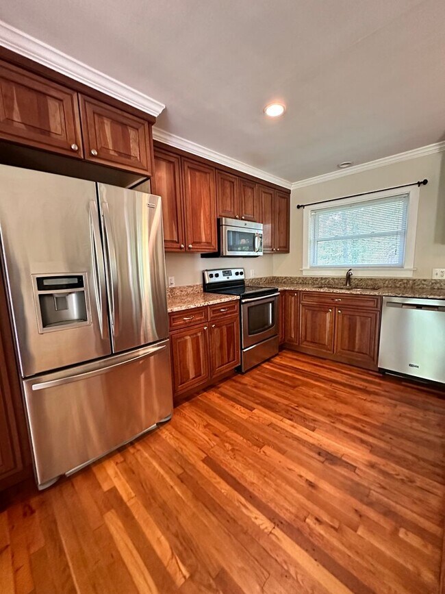 Building Photo - 3221 Foxhall Rd