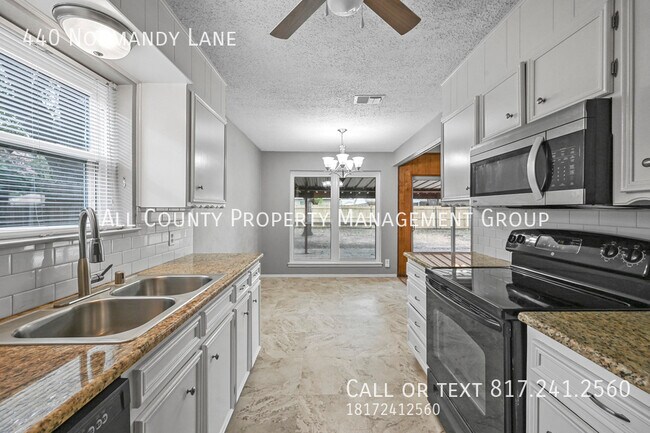 Building Photo - 440 Normandy Ln